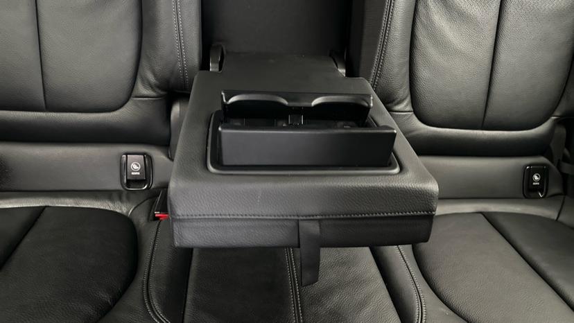 Rear Armrest/ Cup Holder