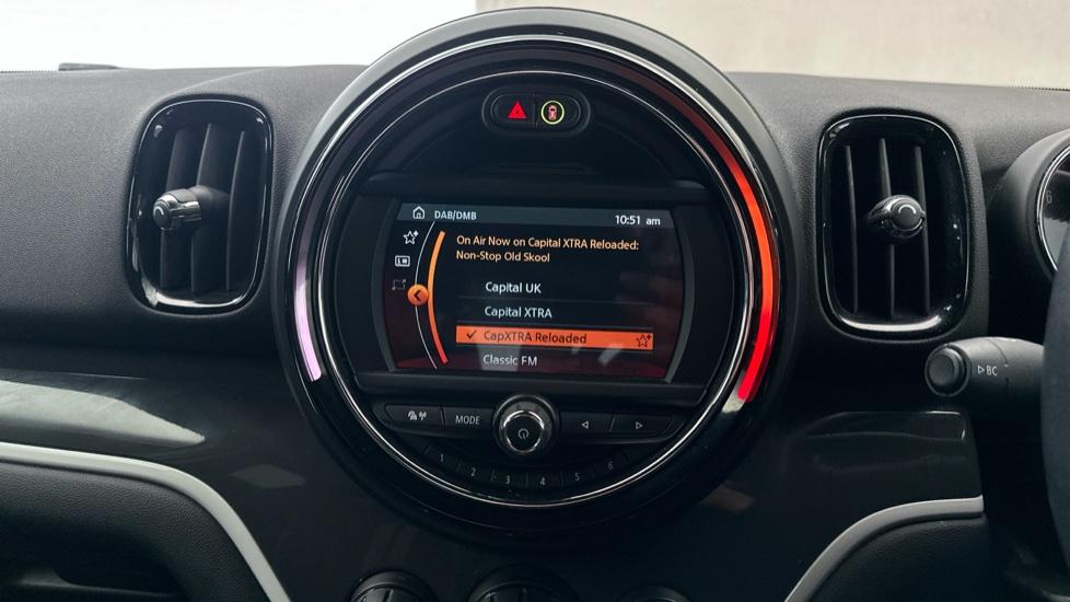 DAB Radio /Ambient Lighting 