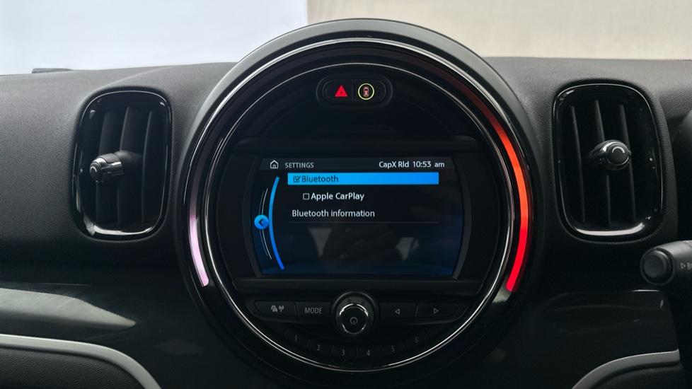 Bluetooth / Apple CarPlay 