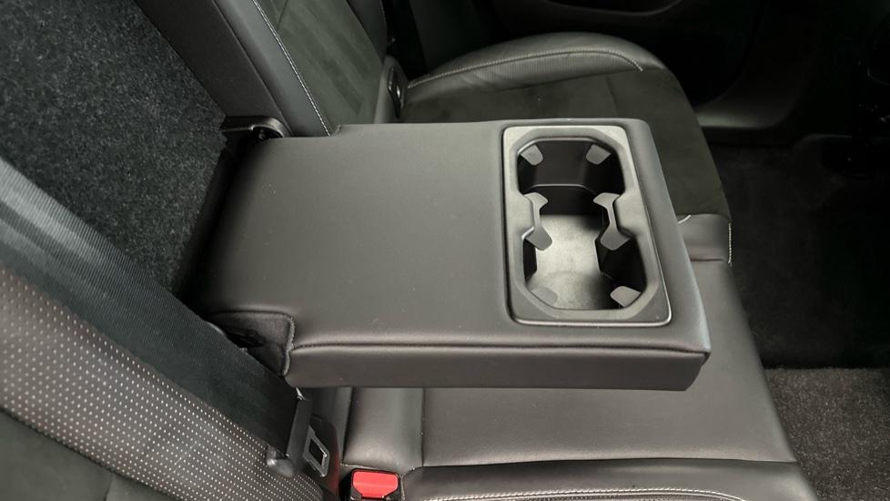 Rear Armrest/ Cup Holder