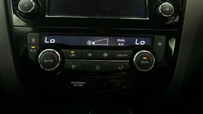 Air Conditioning /Dual Climate Control 