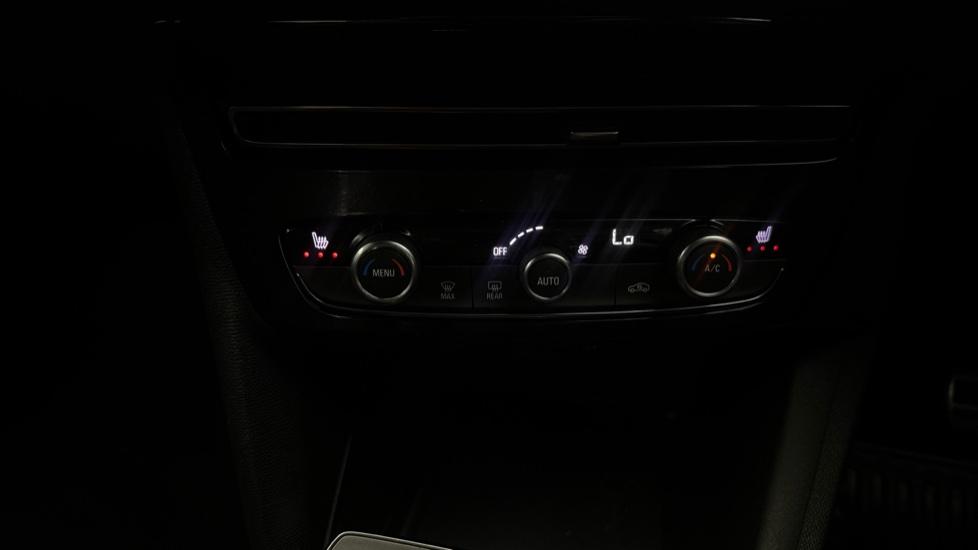 Air Conditioning /Dual Climate Control /Heated Seats 