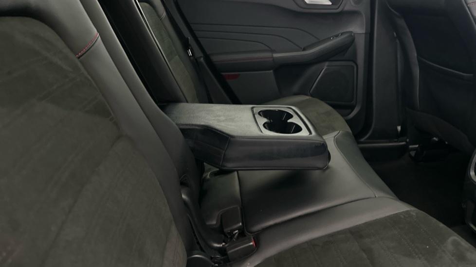 Rear Armrest/ Cup Holder