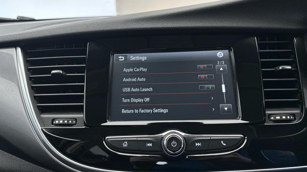 Apple CarPlay / Android Auto 