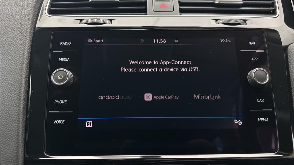 Apple CarPlay/Android Auto 