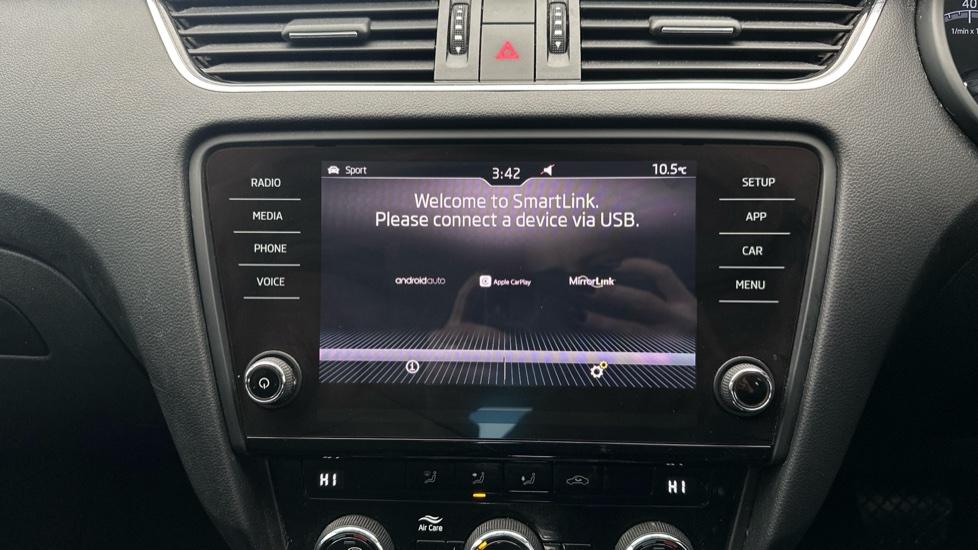 Apple Car Play & Android Auto