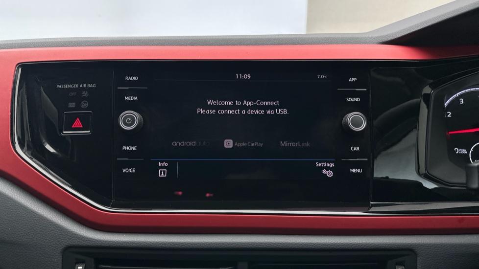 Apple Car Play & Android Auto