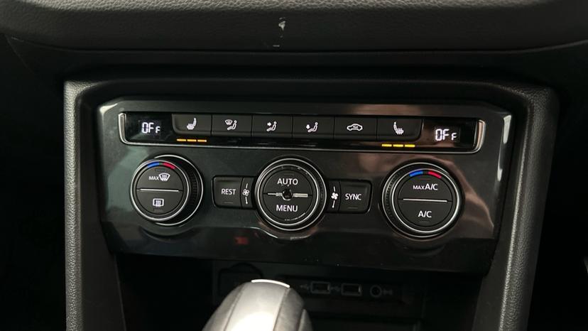 Air Conditioning /Dual Climate Control /Heated Seats 