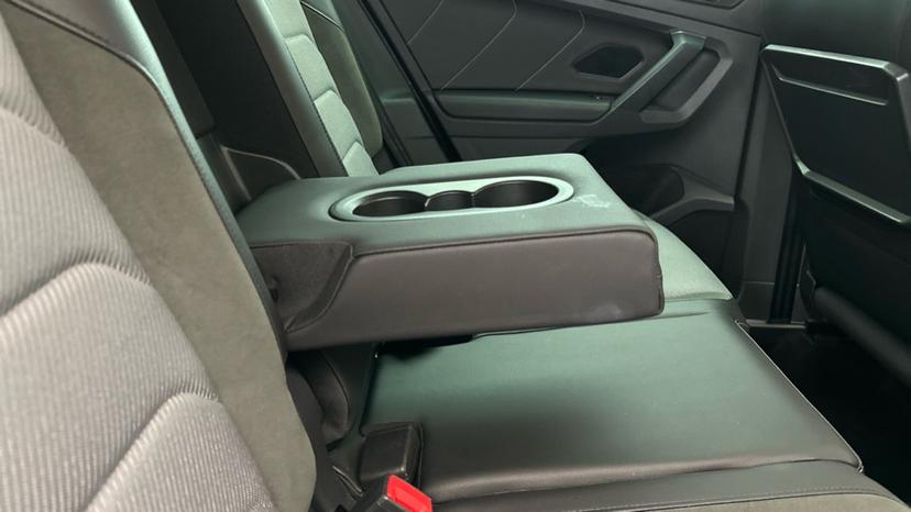 Rear Armrest/ Cup Holder