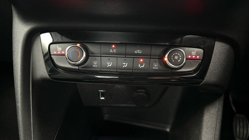 Air Conditioning  / Heated Seats 