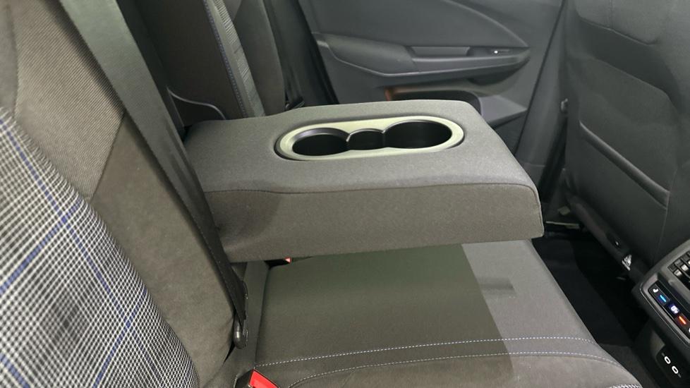 Rear Armrest/ Cup Holder