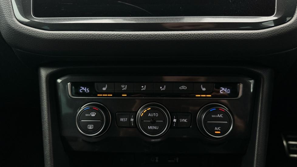 Air Conditioning /Dual Climate Control /Heated Seats 