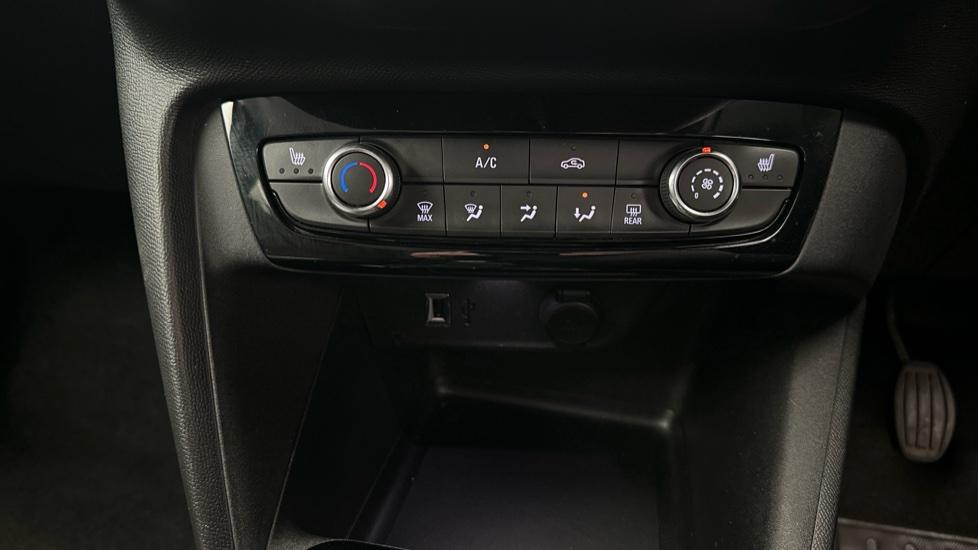 Air Conditioning / Heated Seats 