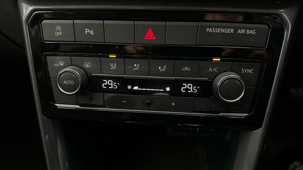 Air Conditioning / Dual Climate Control / Auto Stop/Start 