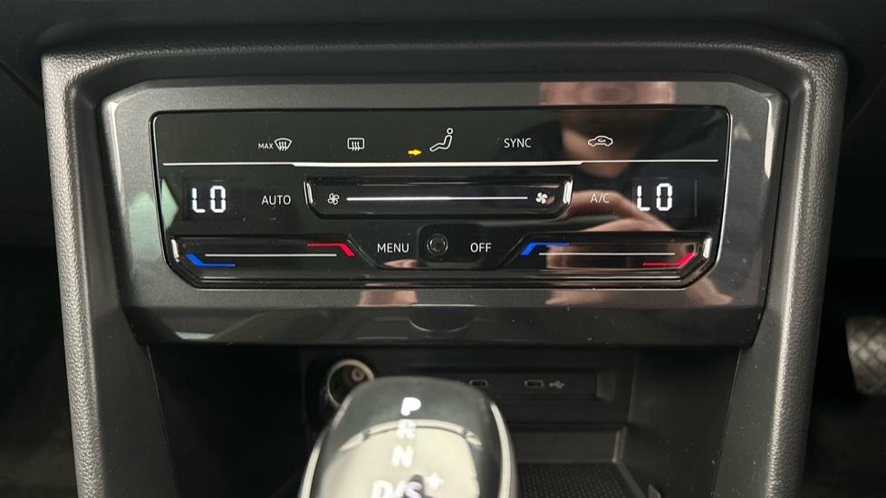 Dual Climate Control / Air Conditioning 