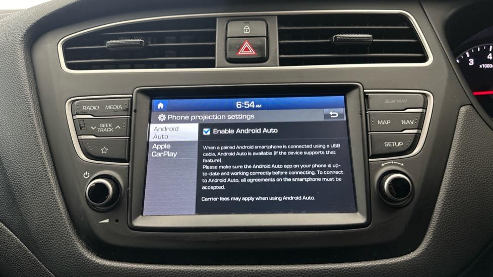 Apple Car Play & Android Auto