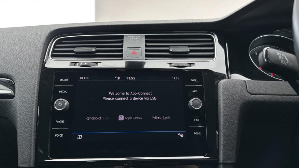 Apple CarPlay/Android Auto 