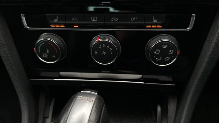 Air Conditioning/Heated Seats 