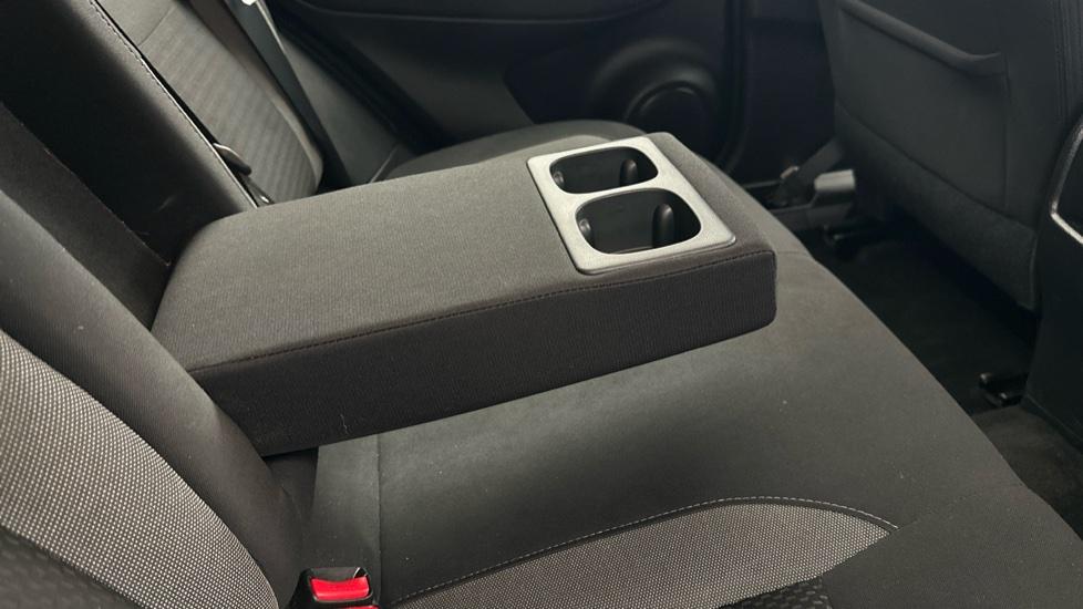 Rear Armrest/ Cup Holder