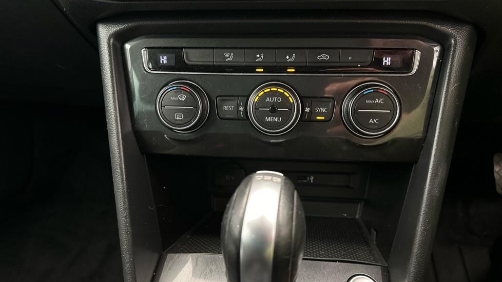 Dual Climate Control / Air Conditioning 