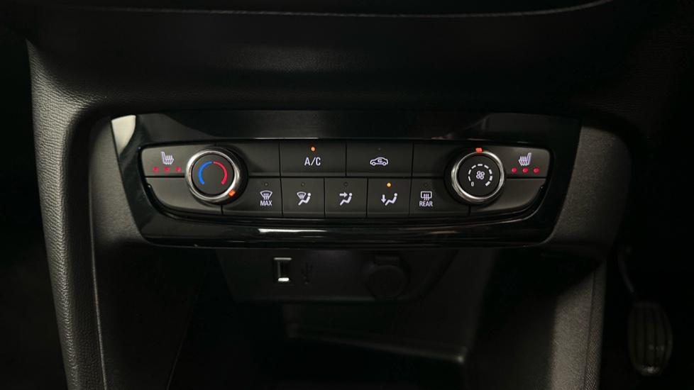 Air Conditioning  / Heated Seats 