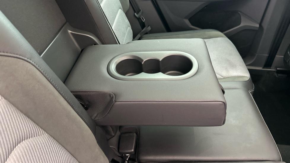 Rear Armrest/ Cup Holder