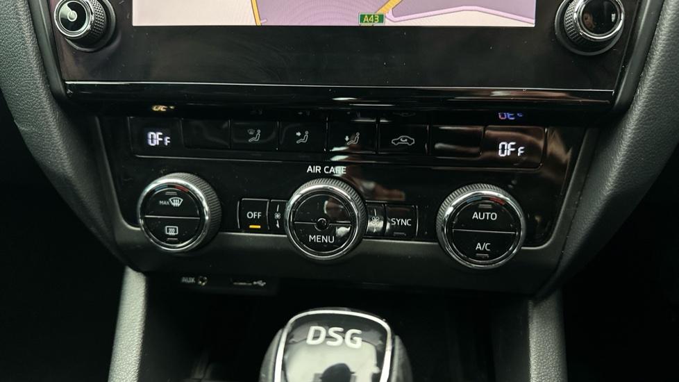 Air Conditioning /Dual Climate Control 