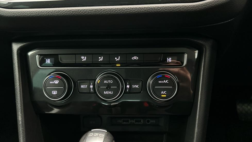 Dual Climate Control  / Air Conditioning 