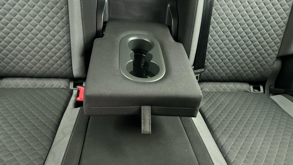 Rear Armrest/ Cup Holder