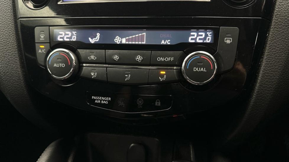 Dual Climate Control  / Air Conditioning 