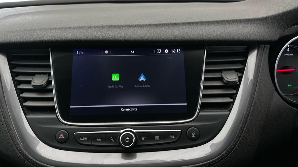 Apple Car Play & Android Auto