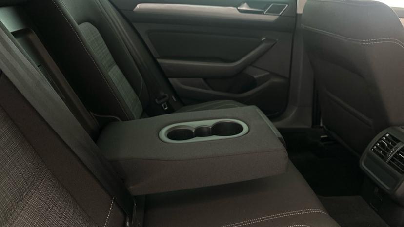 Rear Armrest/ Cup Holder