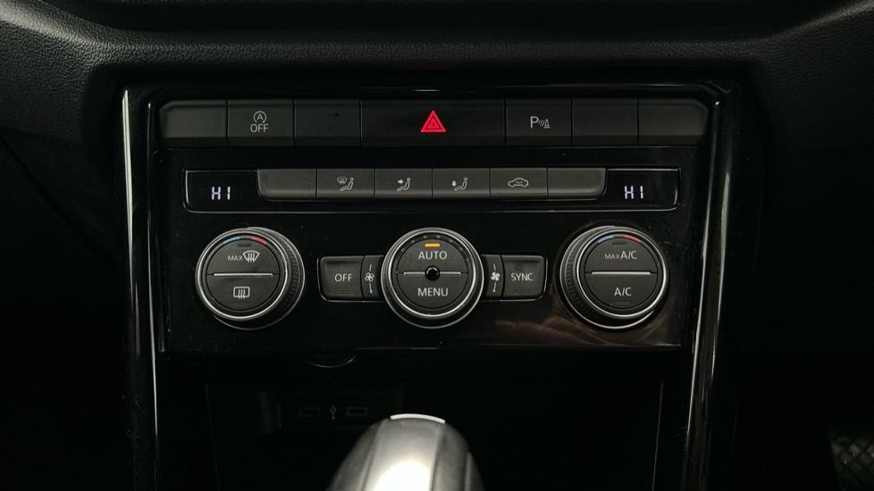 Air Conditioning /Dual Climate Control /Auto Stop/Start 