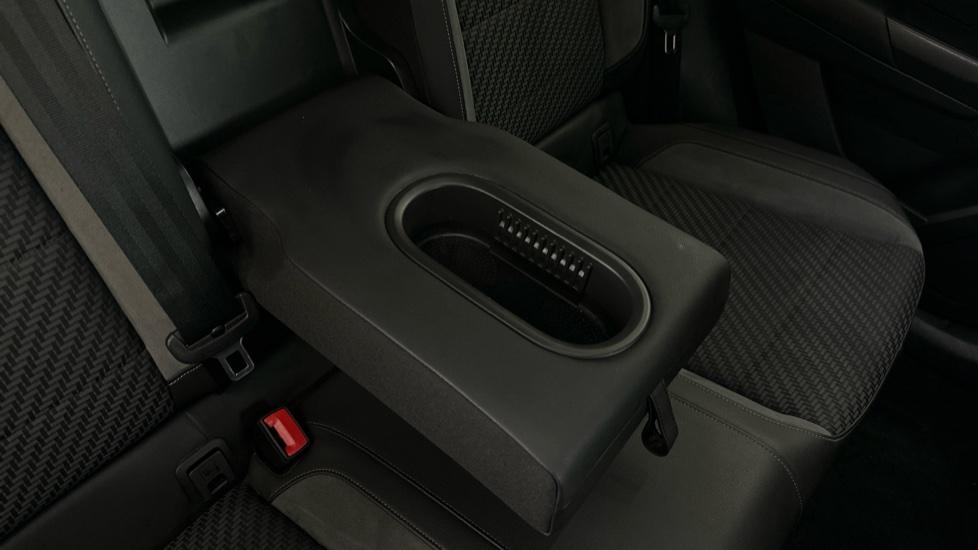 Rear Armrest/ Cup Holder