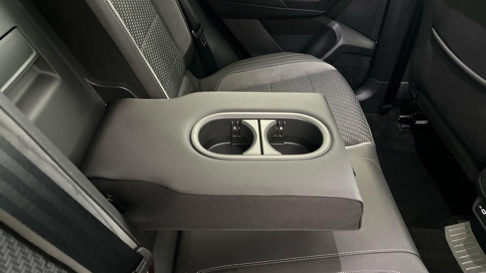 Rear Armrest/ Cup Holder