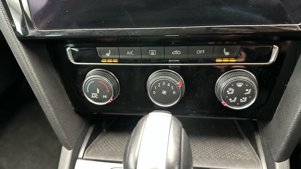 Air Conditioning /Heated Seats 