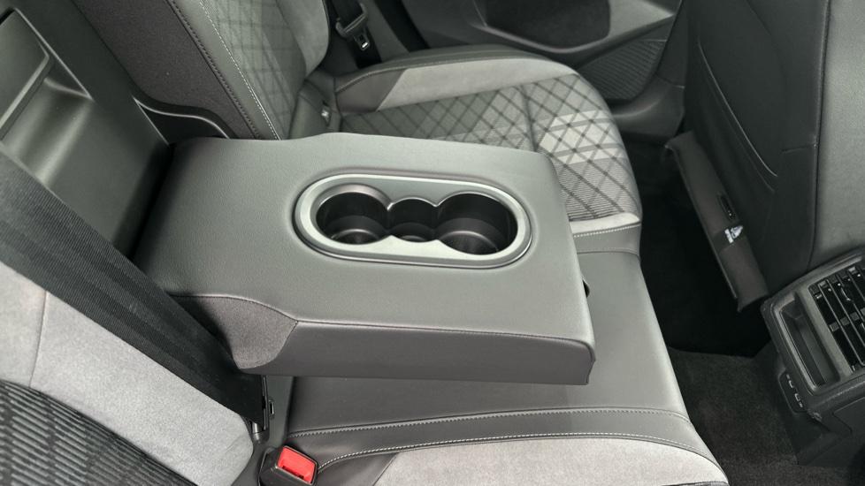 Rear Armrest/ Cup Holder