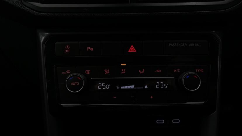 Dual Climate Control/Air Conditioning/Auto Stop Start 