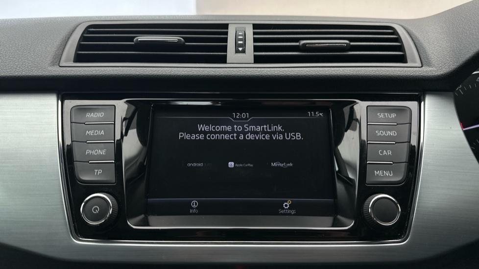 Apple Car Play & Android Auto