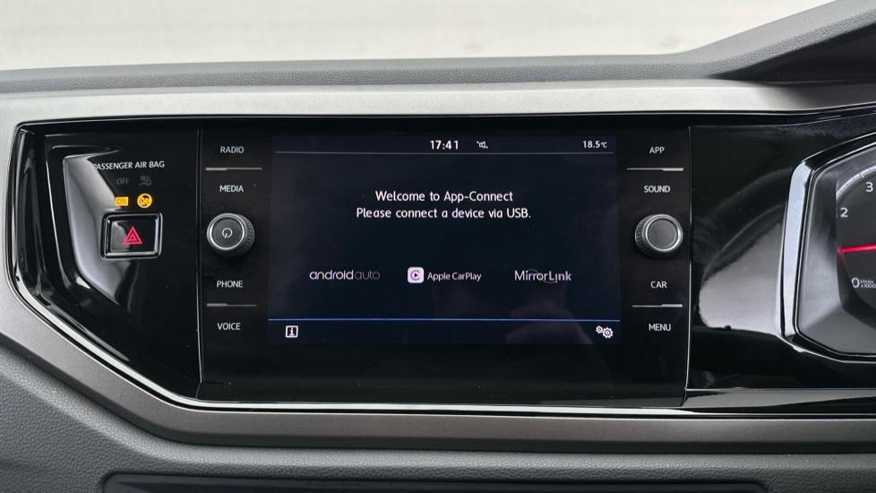 Apple Car Play & Android Auto