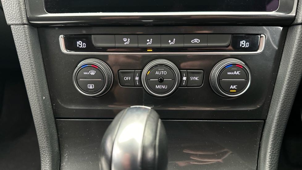 Dual Climate Control / Air Conditioning 