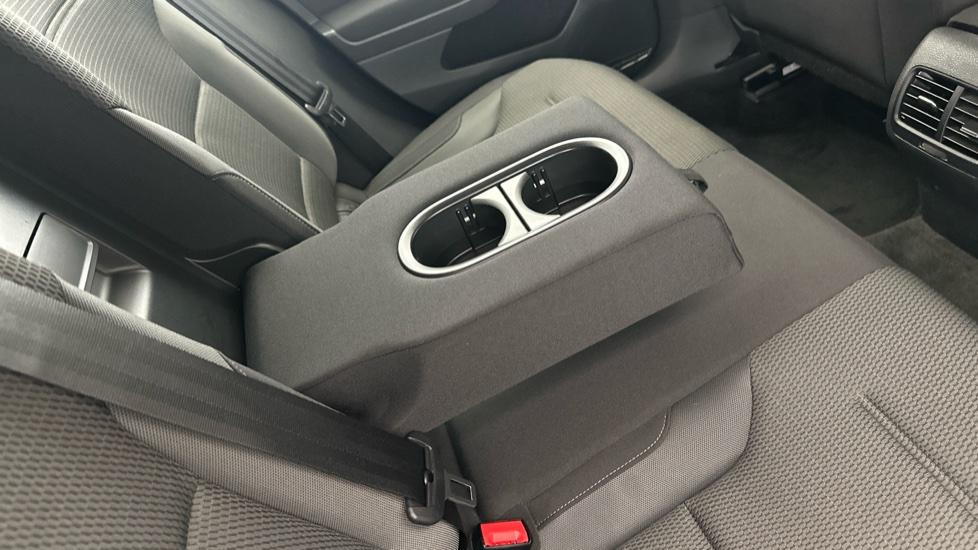 Rear Armrest/ Cup Holder