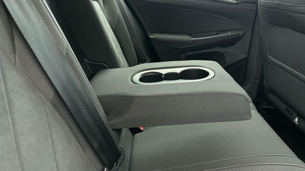 Rear Armrest/ Cup Holder