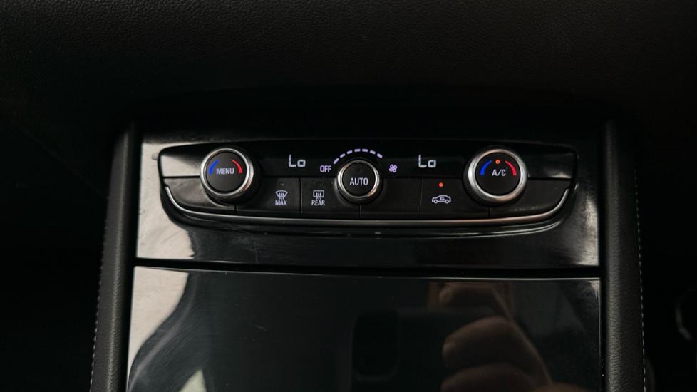 Dual Climate Control / Air Conditioning 