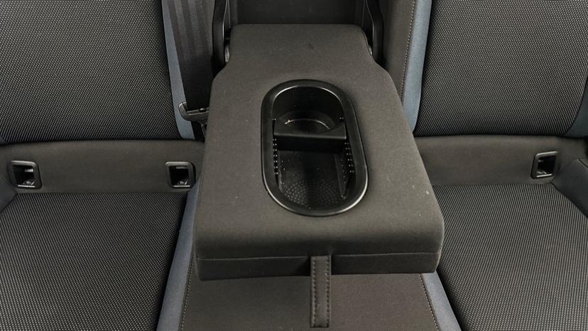 Rear Armrest/ Cup Holder