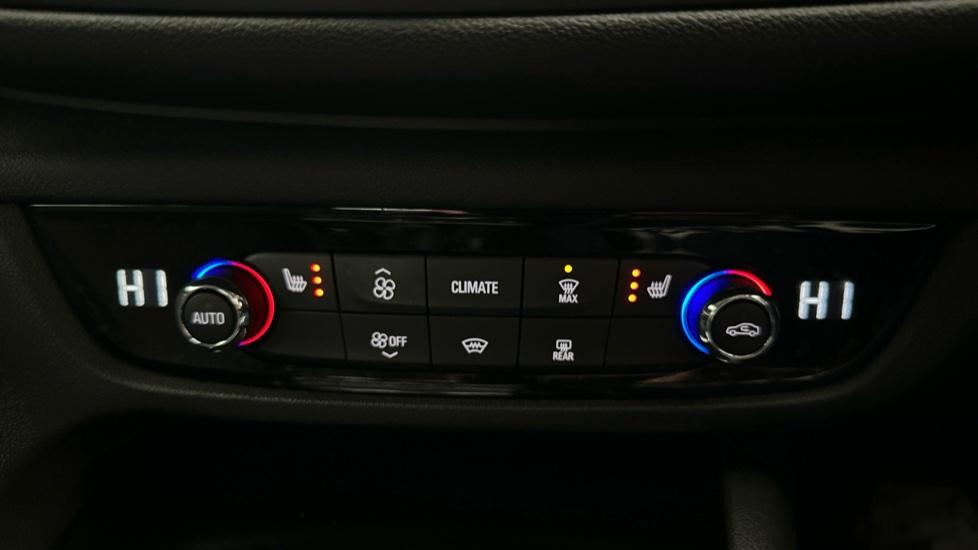 Air Conditioning /Dual Climate Control /Heated Seats 