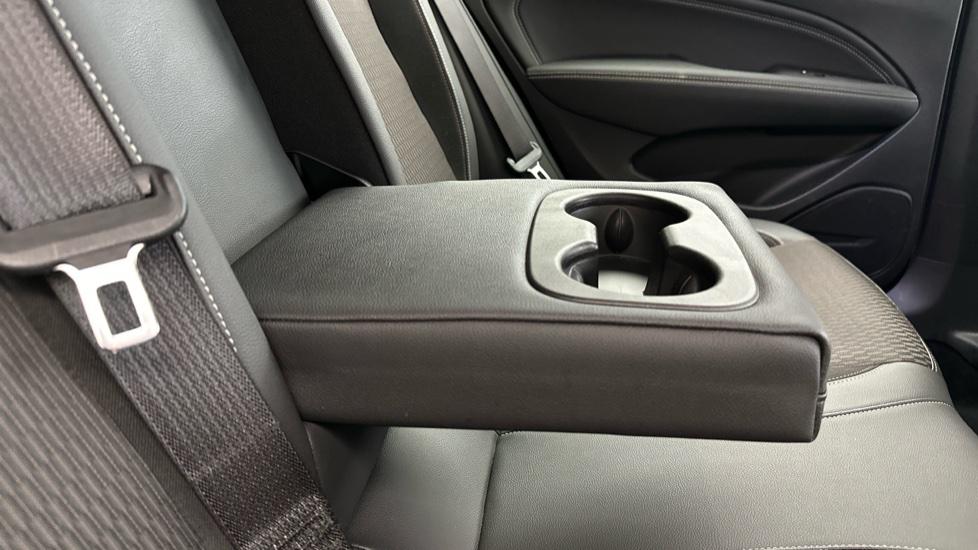 Rear Armrest/ Cup Holder