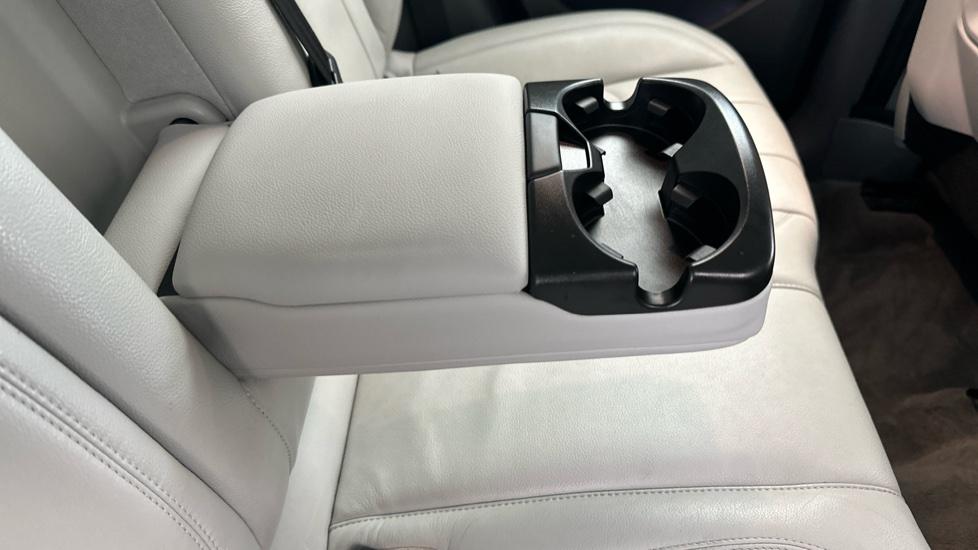 Rear Armrest/ Cup Holder