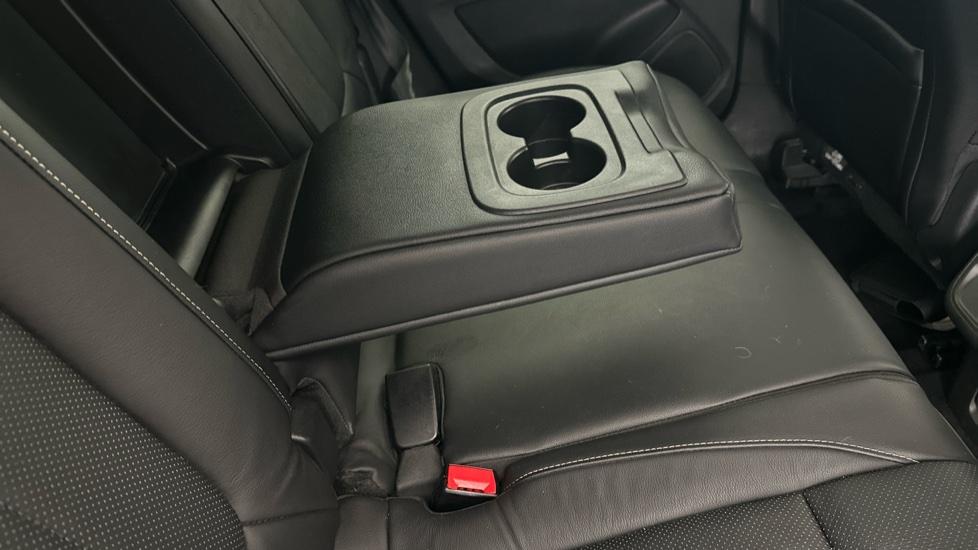 Rear Armrest/ Cup Holder