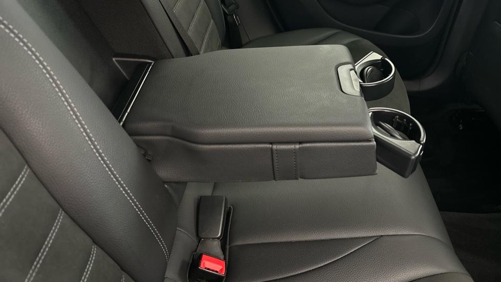 Rear Armrest/ Cup Holder